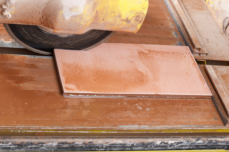 瓷砖店可以切割瓷砖吗(瓷砖师傅现场可以切割吗) 瓷砖店可以切割瓷砖吗(瓷砖师傅现场可以切割吗)