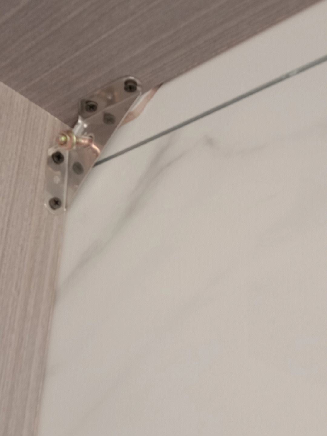 墙砖开裂正常吗图片(墙面砖开裂是怎么造成的)